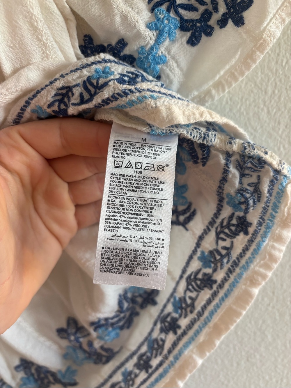 Old Navy White Blue Boho Peasant Embroidered Blouse Medium - Picture 4 of 7